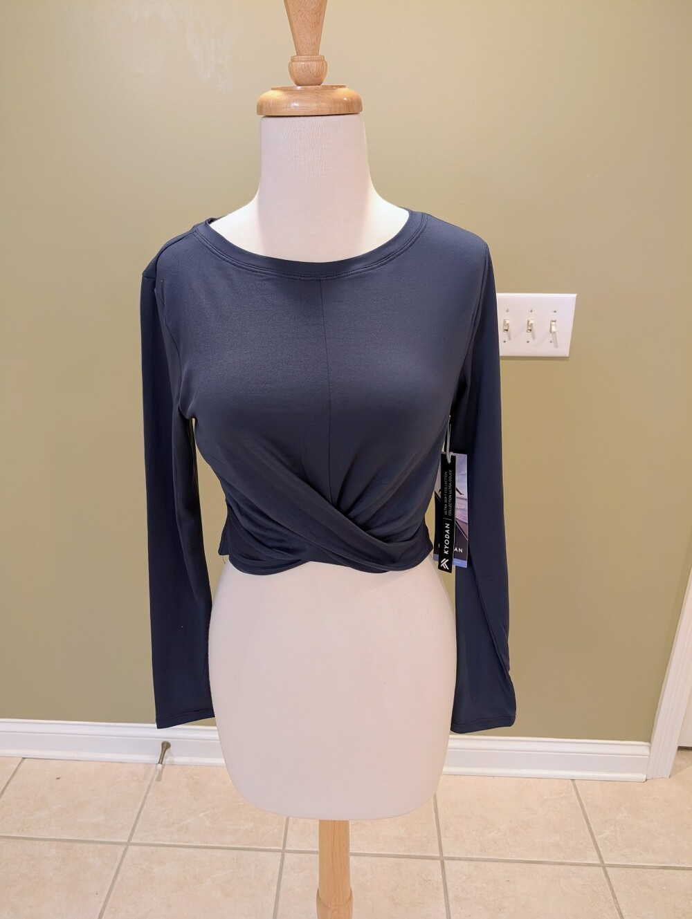 Kyodan Twist Crop Activewear Top